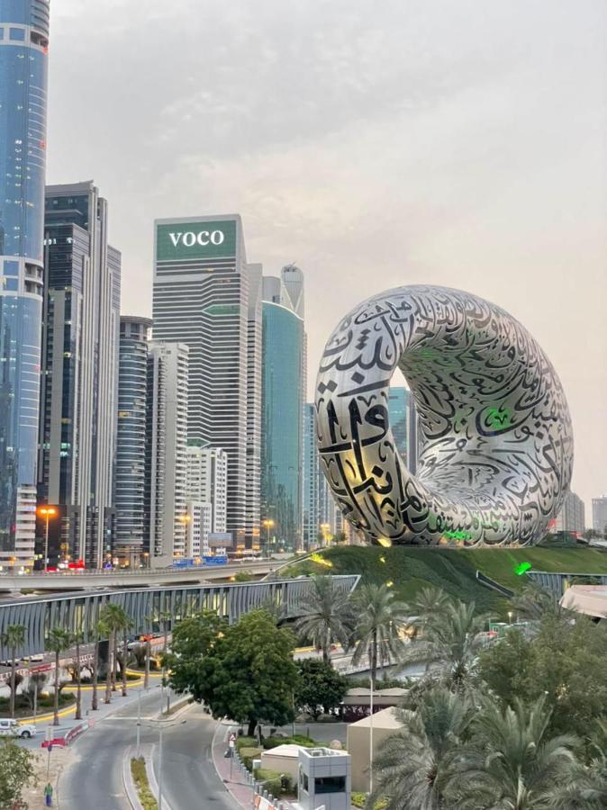 A Pousada Travelers Backpackers Dubai Exterior foto