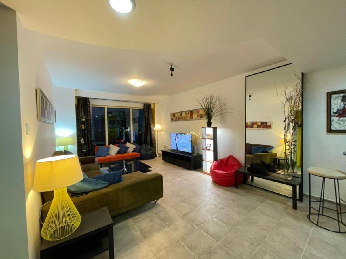 A Pousada Travelers Backpackers Dubai Exterior foto