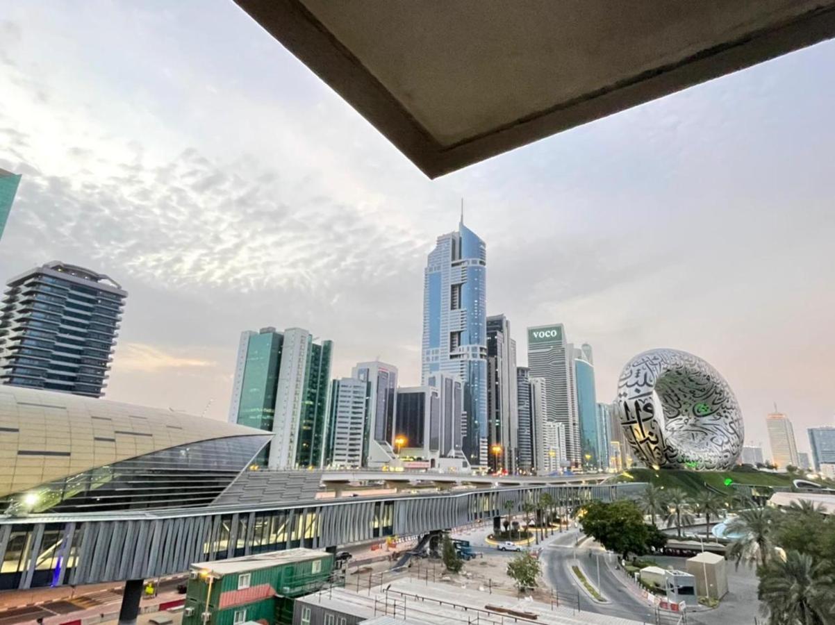 A Pousada Travelers Backpackers Dubai Exterior foto