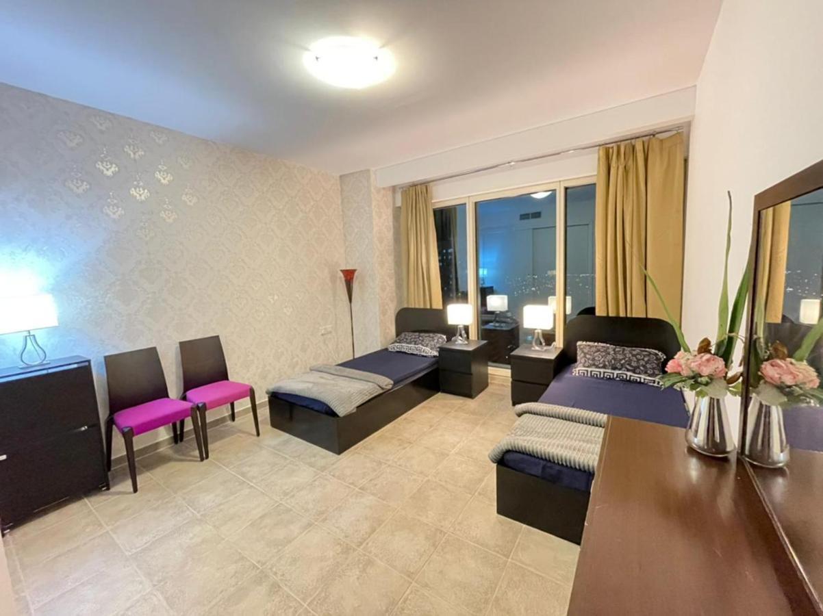 A Pousada Travelers Backpackers Dubai Exterior foto