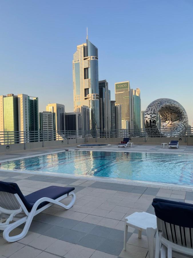 A Pousada Travelers Backpackers Dubai Exterior foto
