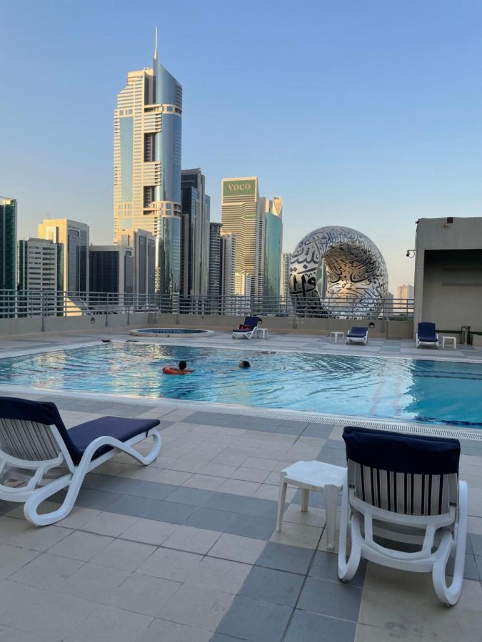 A Pousada Travelers Backpackers Dubai Exterior foto