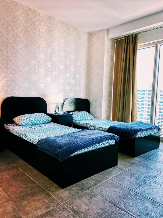 A Pousada Travelers Backpackers Dubai Exterior foto