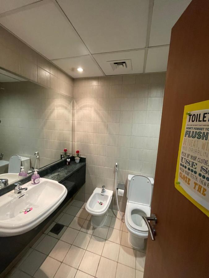 A Pousada Travelers Backpackers Dubai Exterior foto