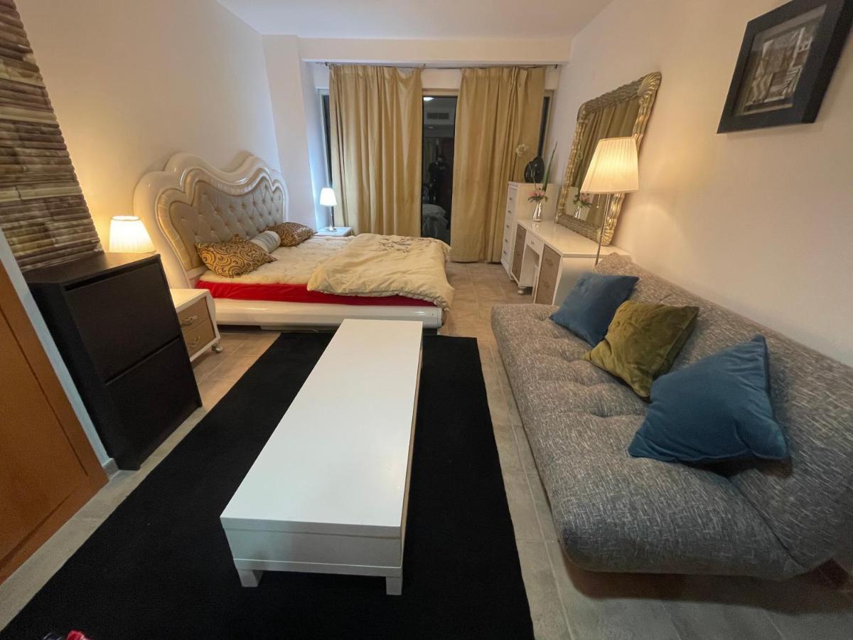 A Pousada Travelers Backpackers Dubai Exterior foto