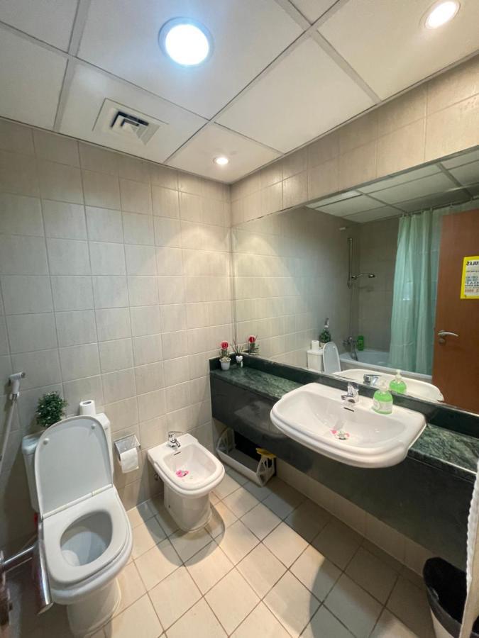 A Pousada Travelers Backpackers Dubai Exterior foto