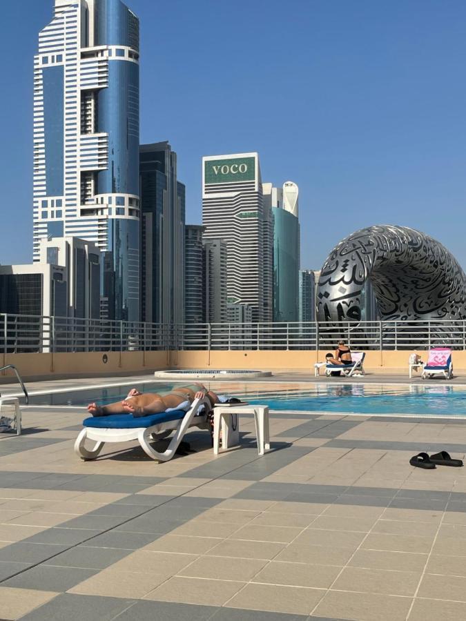 A Pousada Travelers Backpackers Dubai Exterior foto