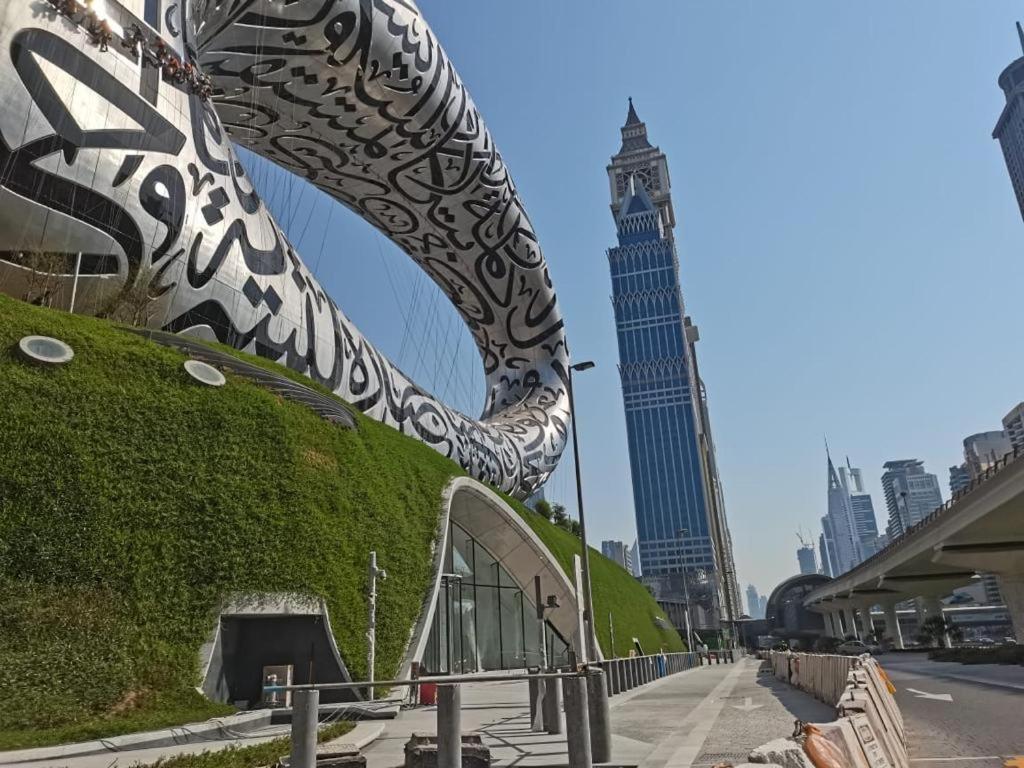 A Pousada Travelers Backpackers Dubai Exterior foto