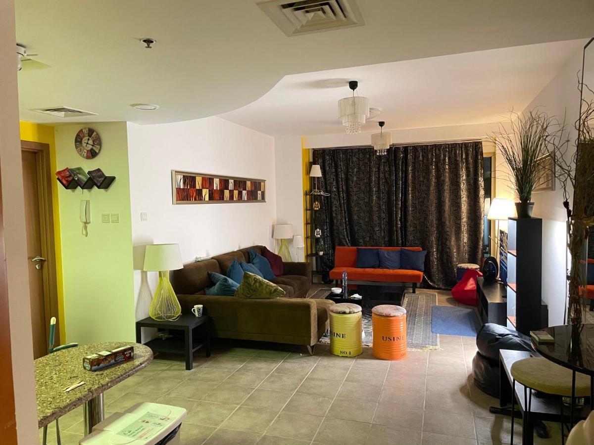 A Pousada Travelers Backpackers Dubai Exterior foto